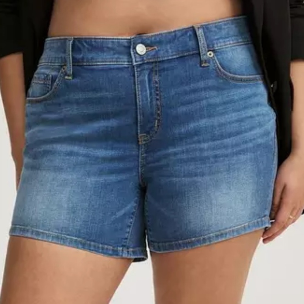 Torrid Blue Denim 5'' Perfect Mid-Rise Short Size 18